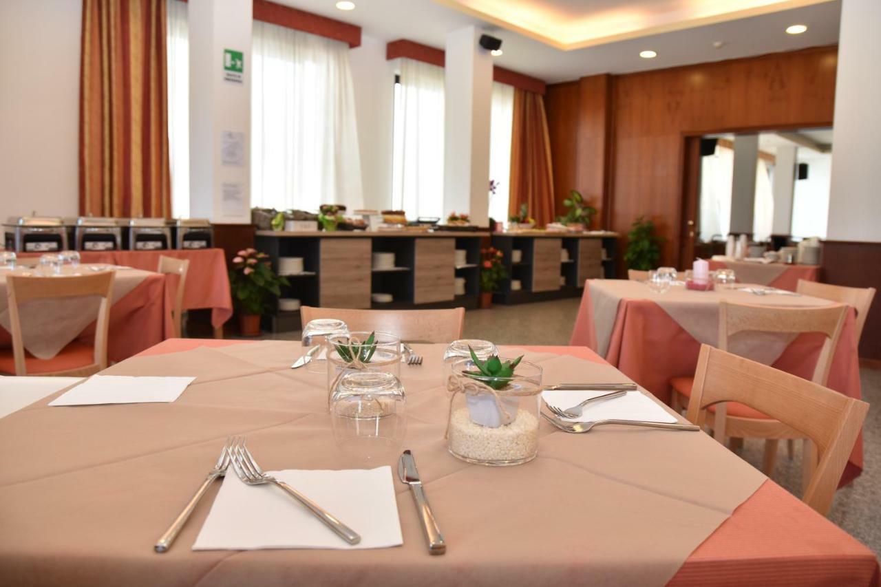 Hotel Excelsior Montesilvano Luaran gambar