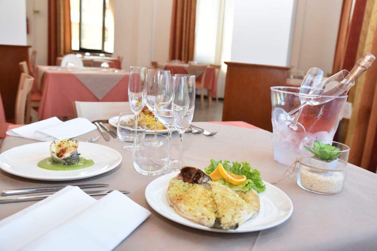 Hotel Excelsior Montesilvano Luaran gambar