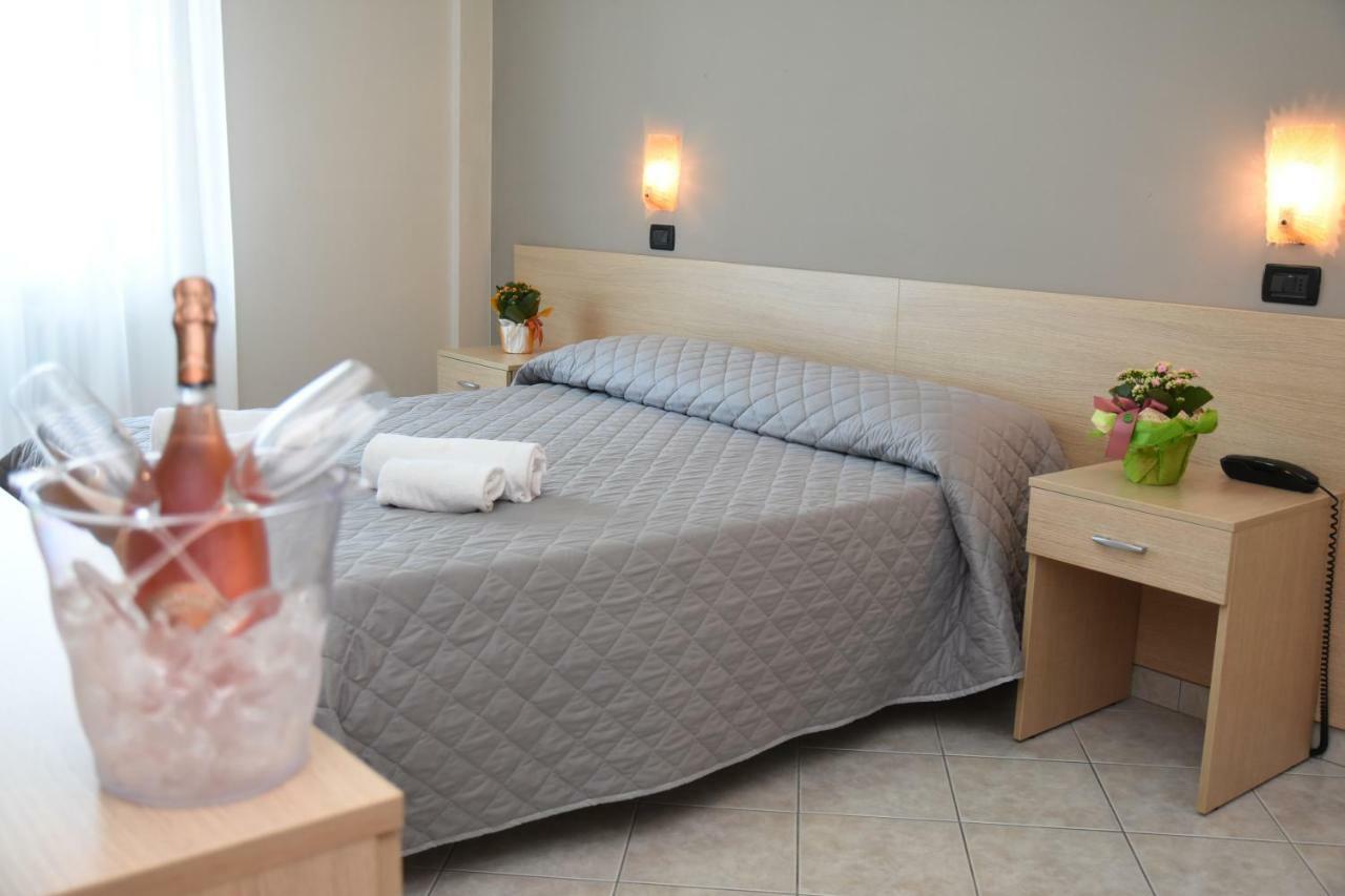 Hotel Excelsior Montesilvano Luaran gambar