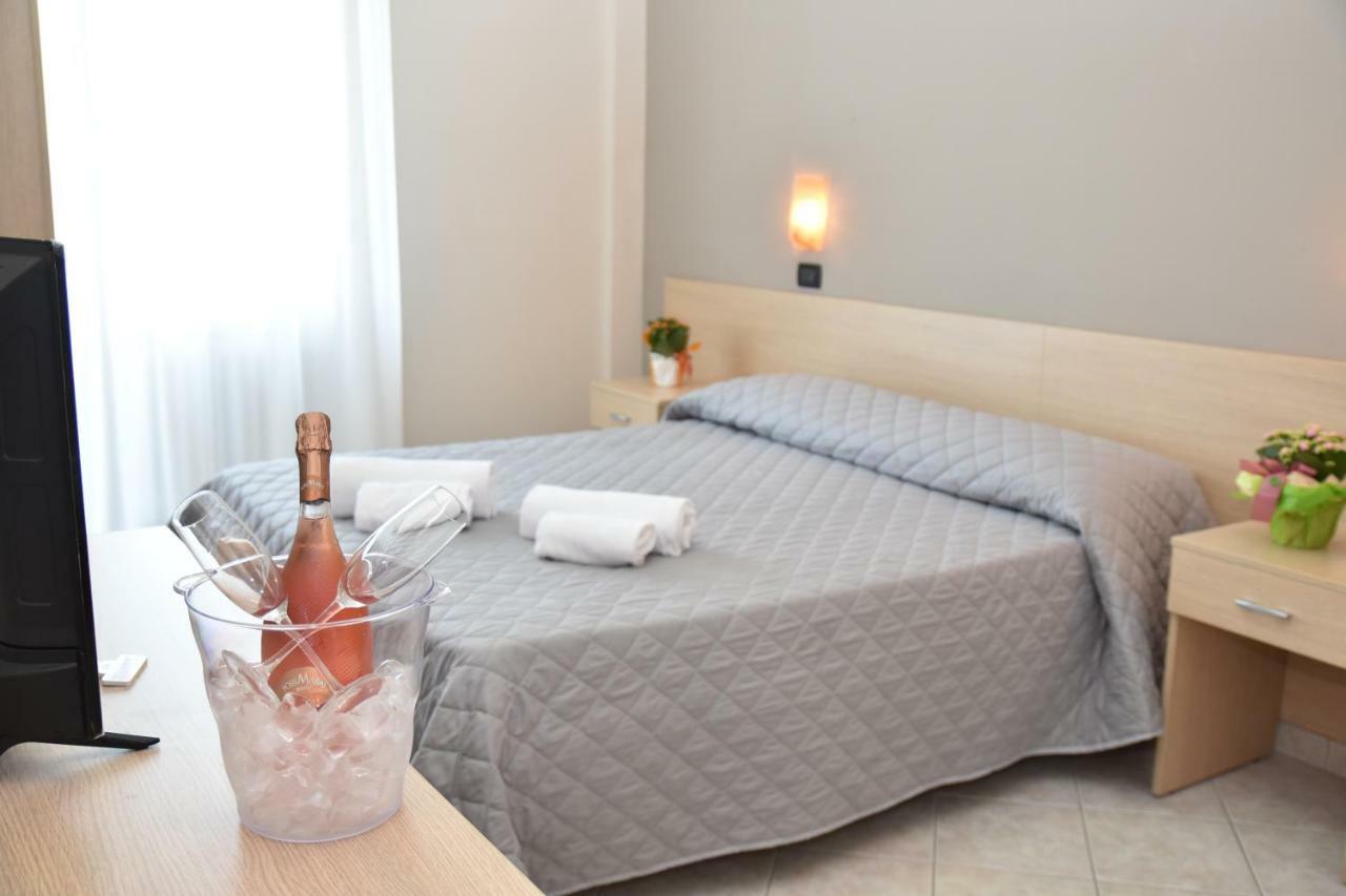 Hotel Excelsior Montesilvano Luaran gambar