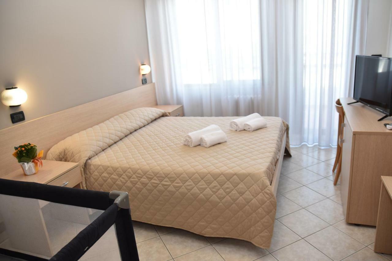 Hotel Excelsior Montesilvano Luaran gambar
